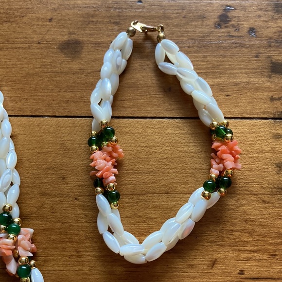 Vintage Twisted Rice Mother Of Pearl, Coral and Jade Set - Picture 5 of 11